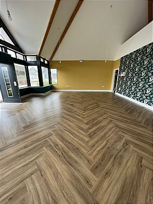 STYLISH HERRINGBONE LVT